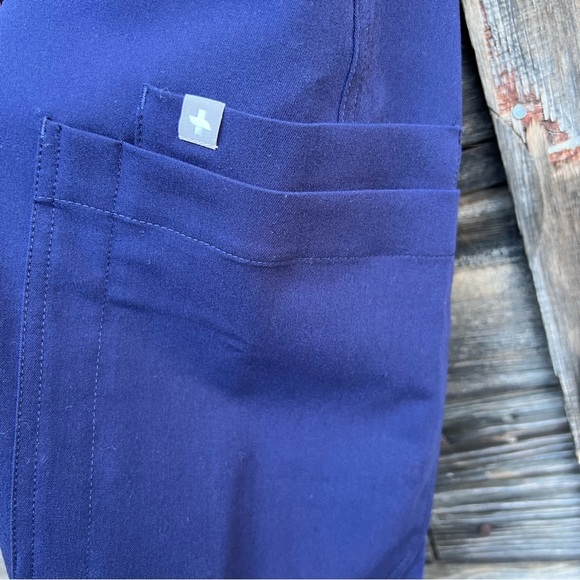 FIGS WOMENS SMALL PETITE SCRUB PANTS NAVY - Picture 4 of 6